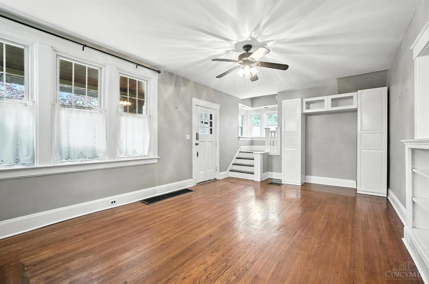 2562 Irving