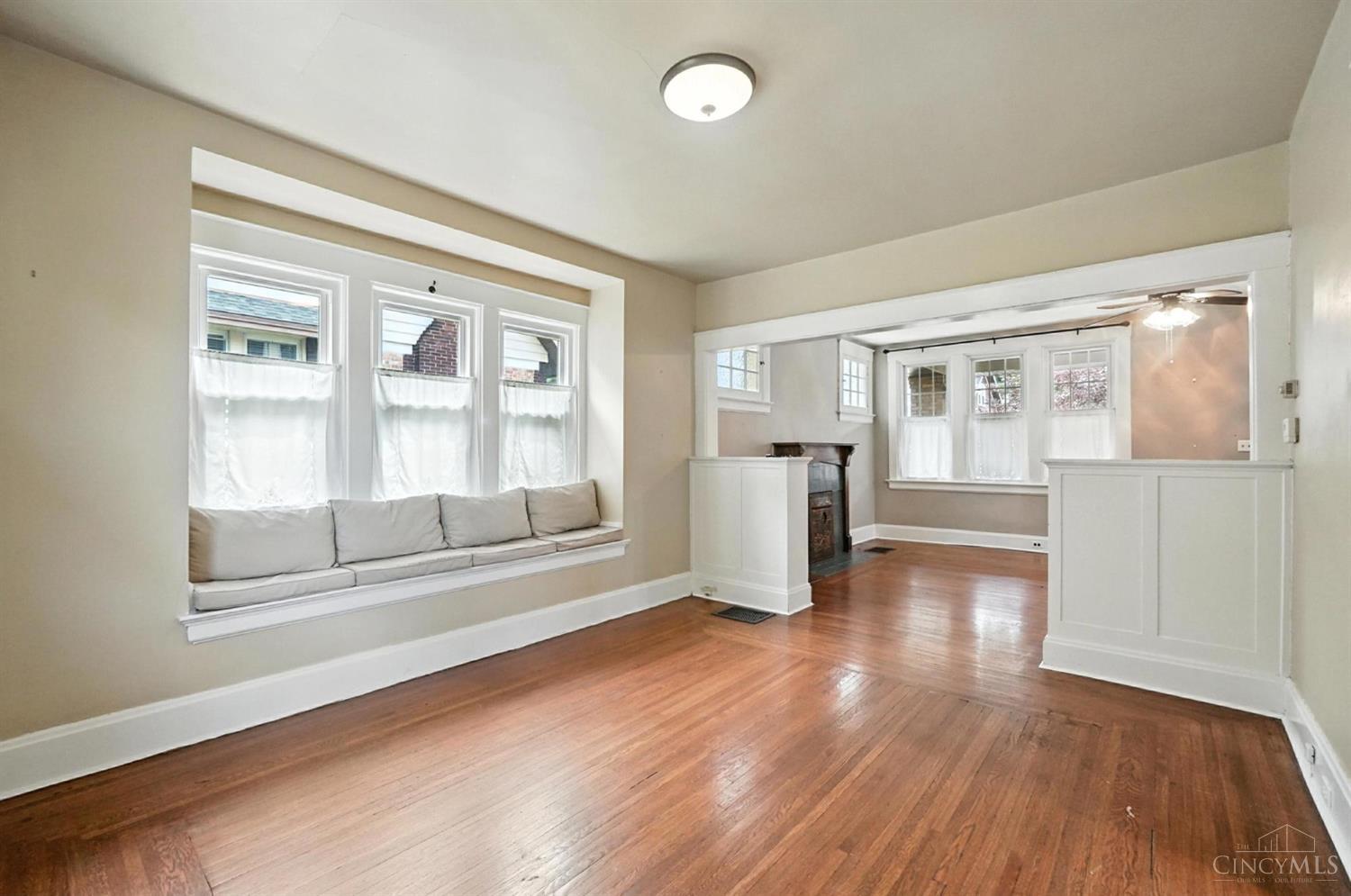 2562 Irving