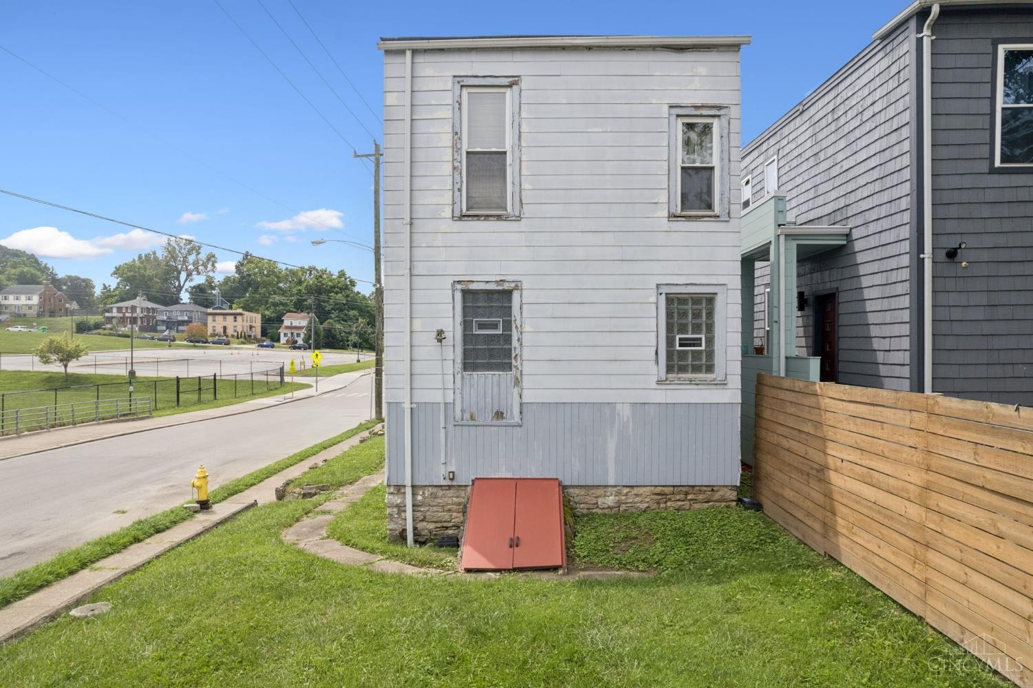 1996 Kinney Avenue