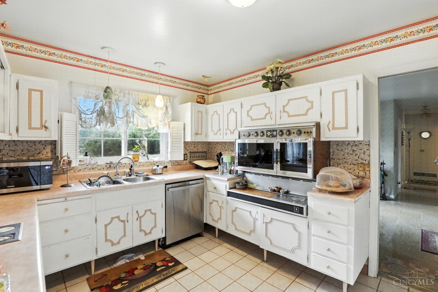 3245 Longmeadow Lane