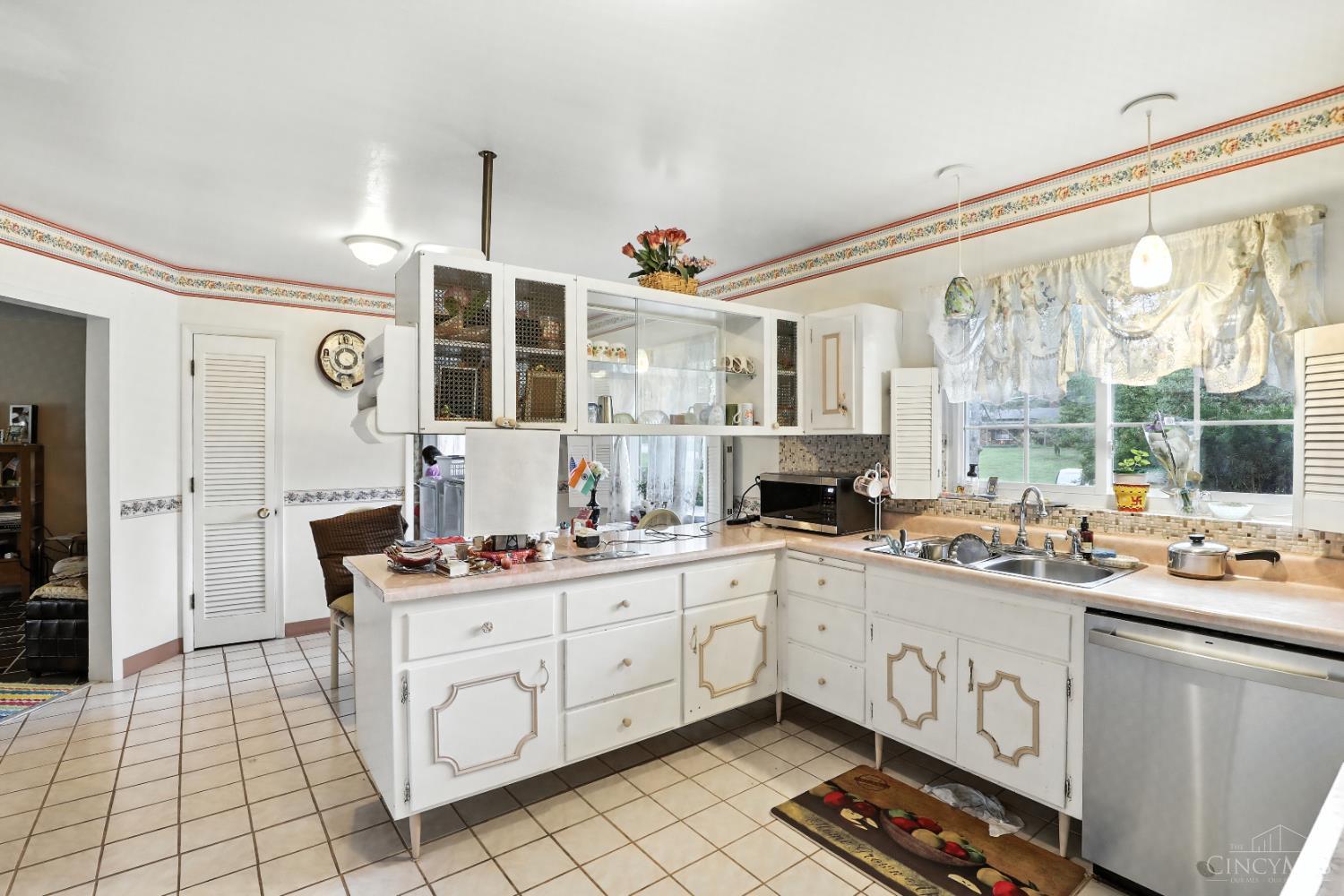 3245 Longmeadow Lane