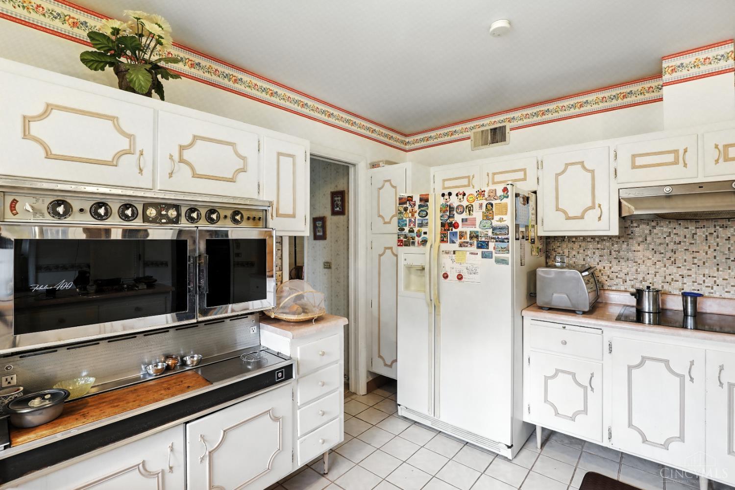 3245 Longmeadow Lane
