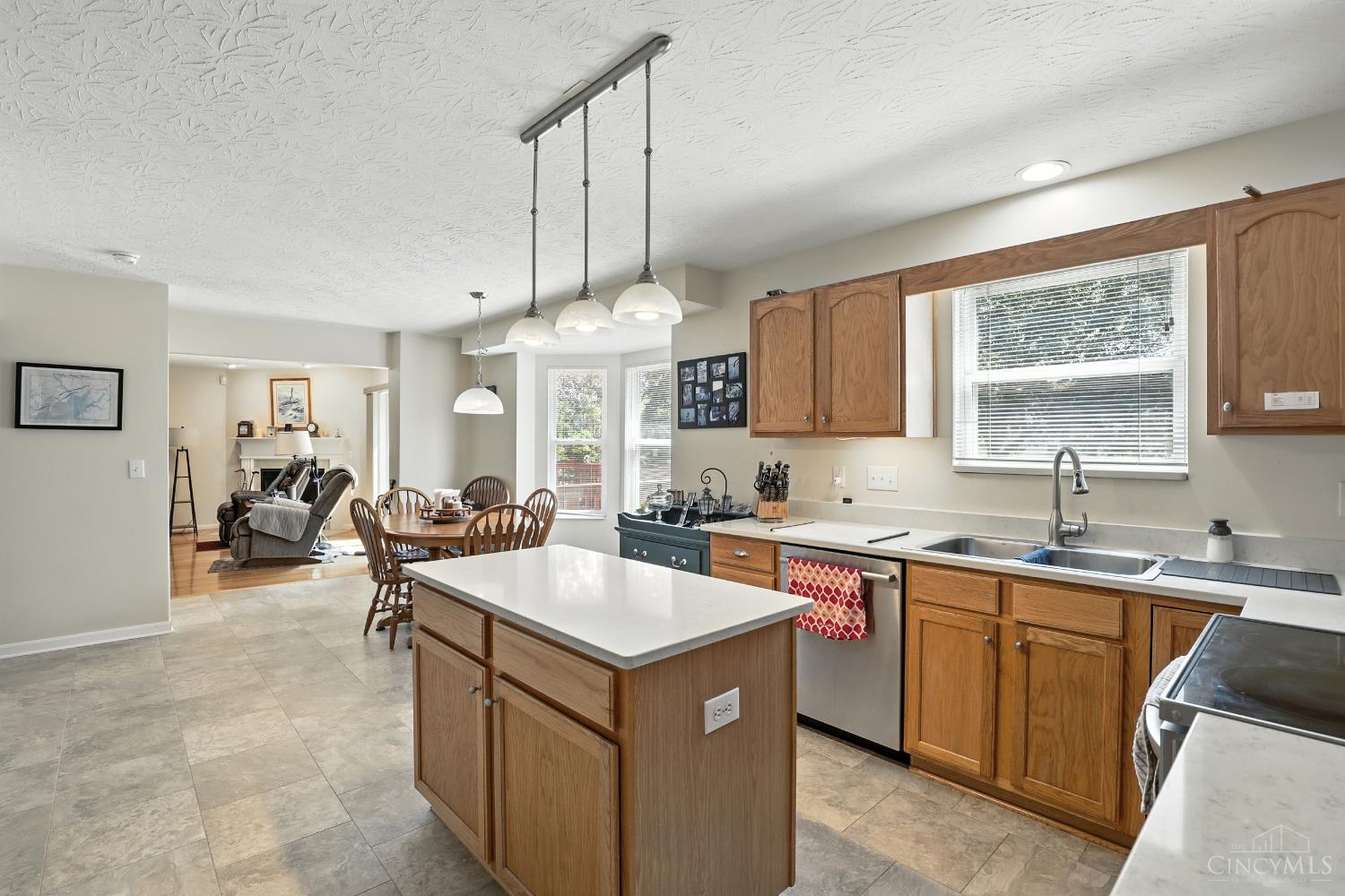 5596 Shady Meadows Drive