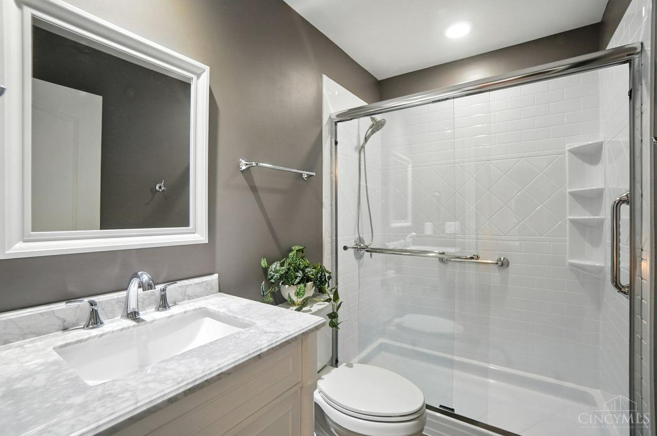 1555 Sharjoy Court