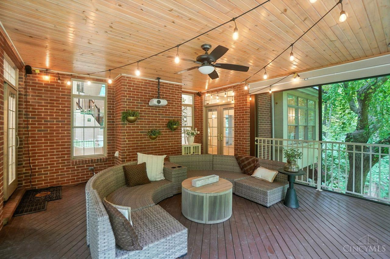 1555 Sharjoy Court