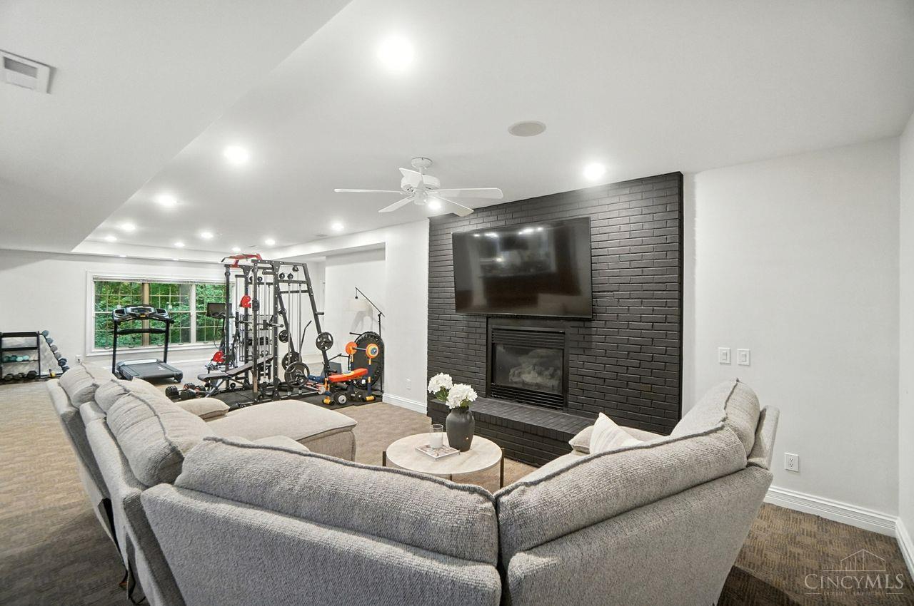 1555 Sharjoy Court