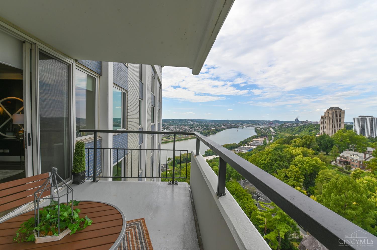 2401 Ingleside Avenue 10D
