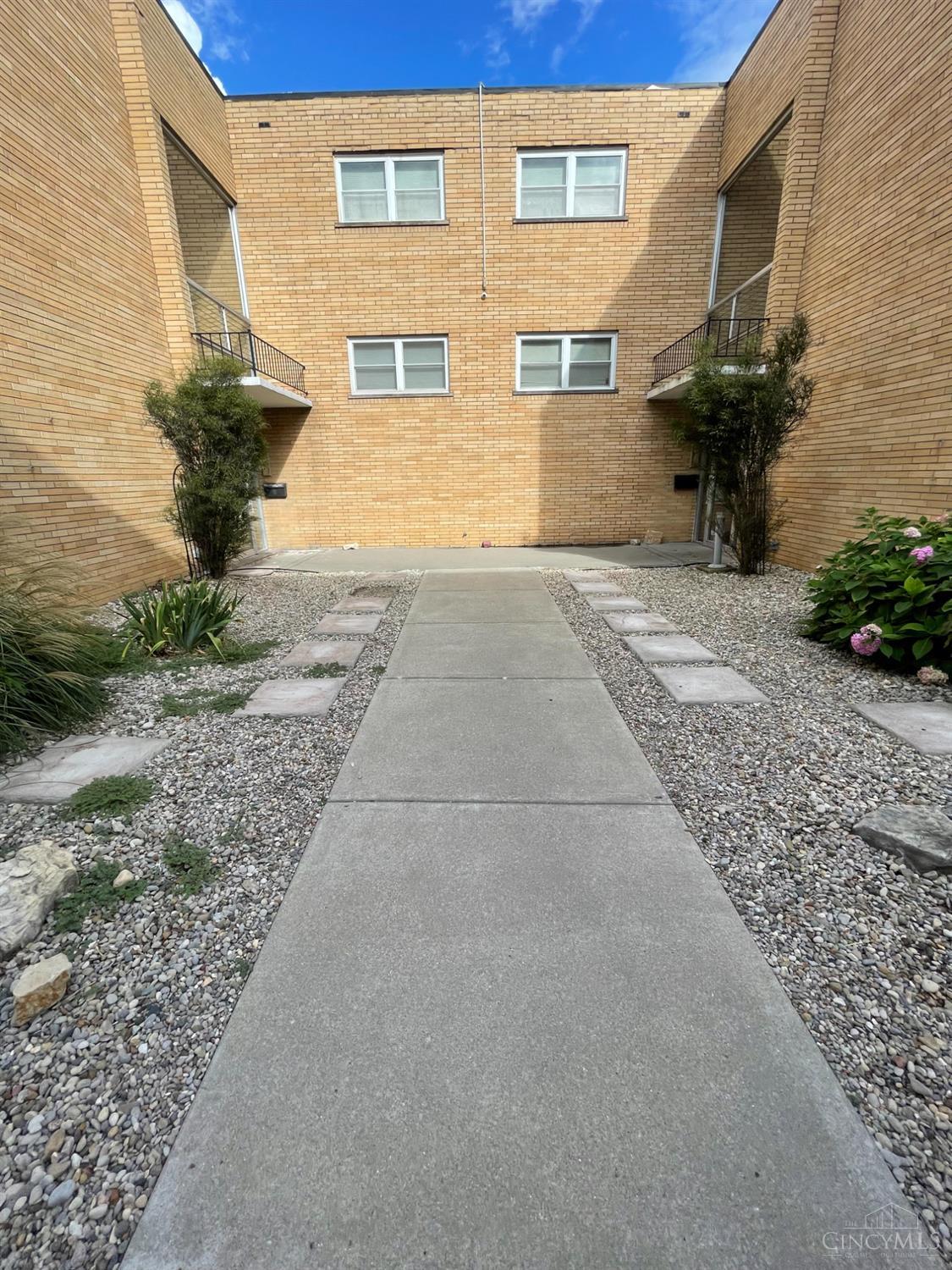 3321 Camvic Terrace
