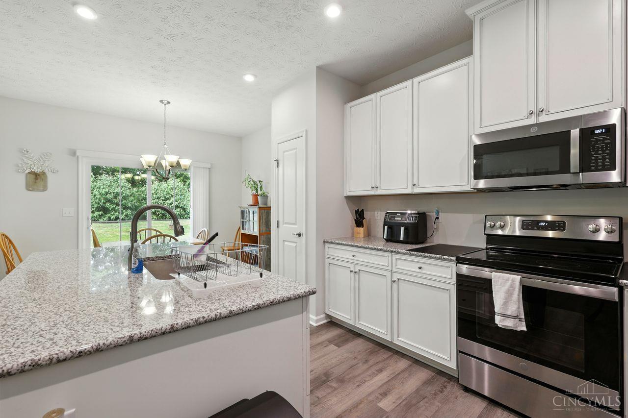 7113 Shady Brook Bend