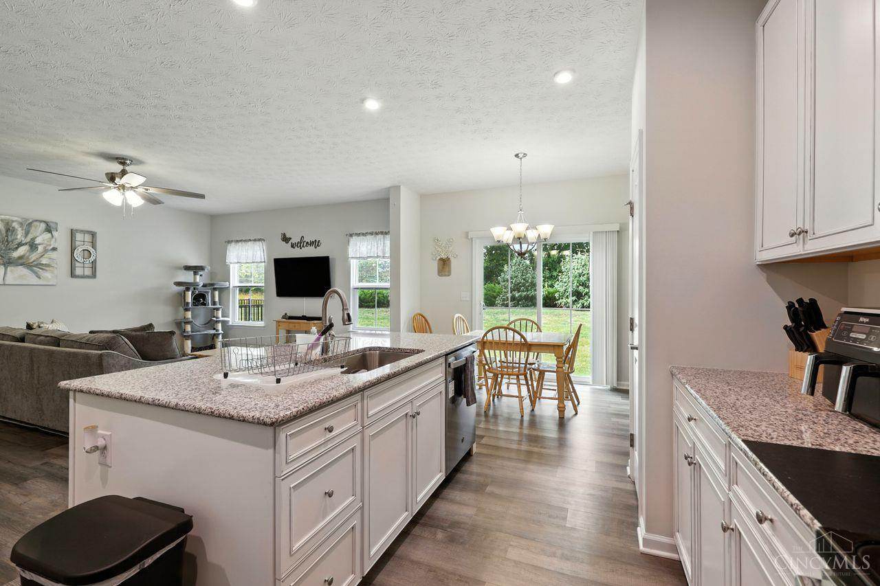 7113 Shady Brook Bend