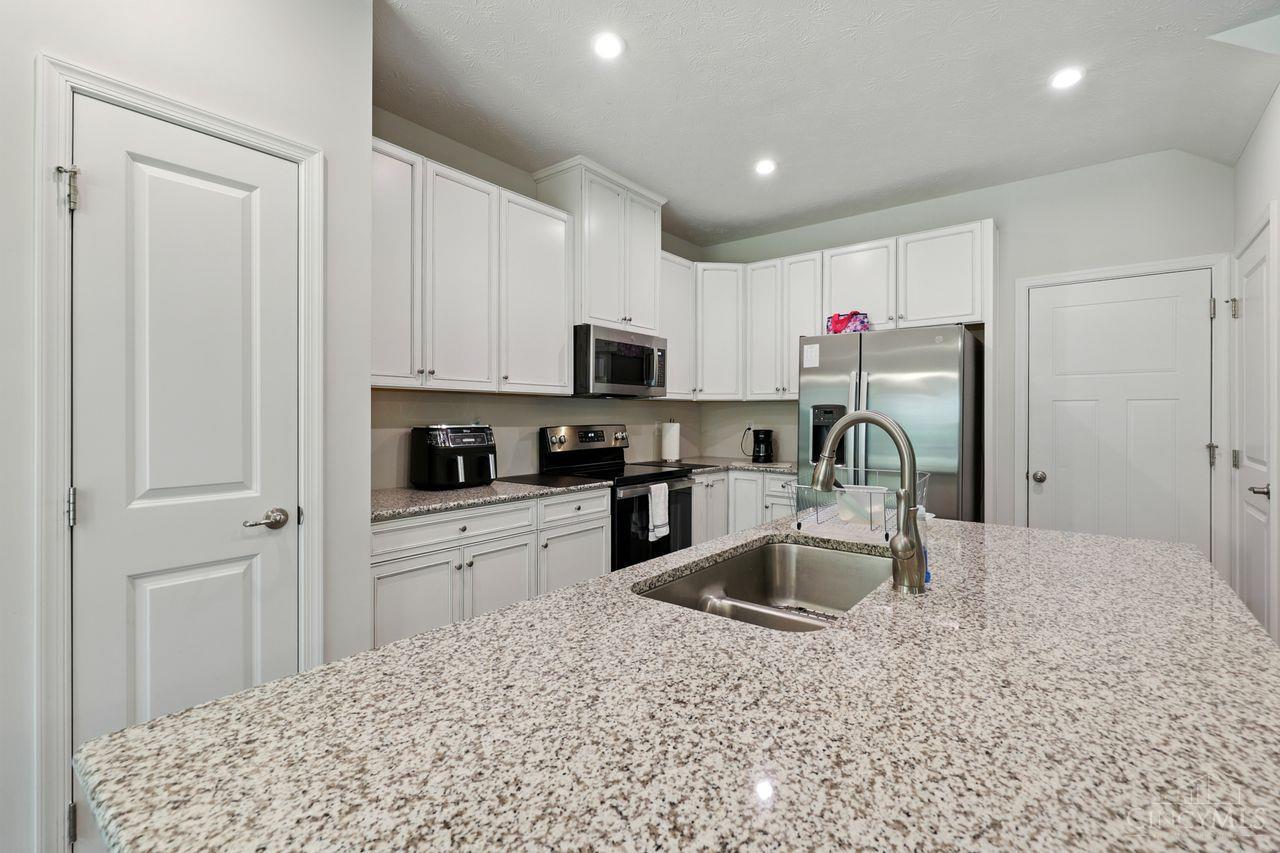 7113 Shady Brook Bend