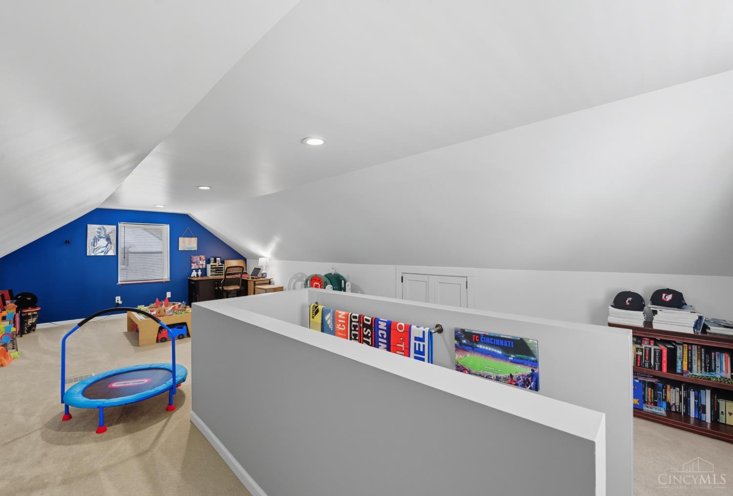 6909 Lois Drive