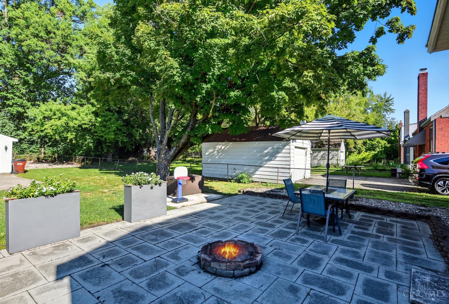 6909 Lois Drive