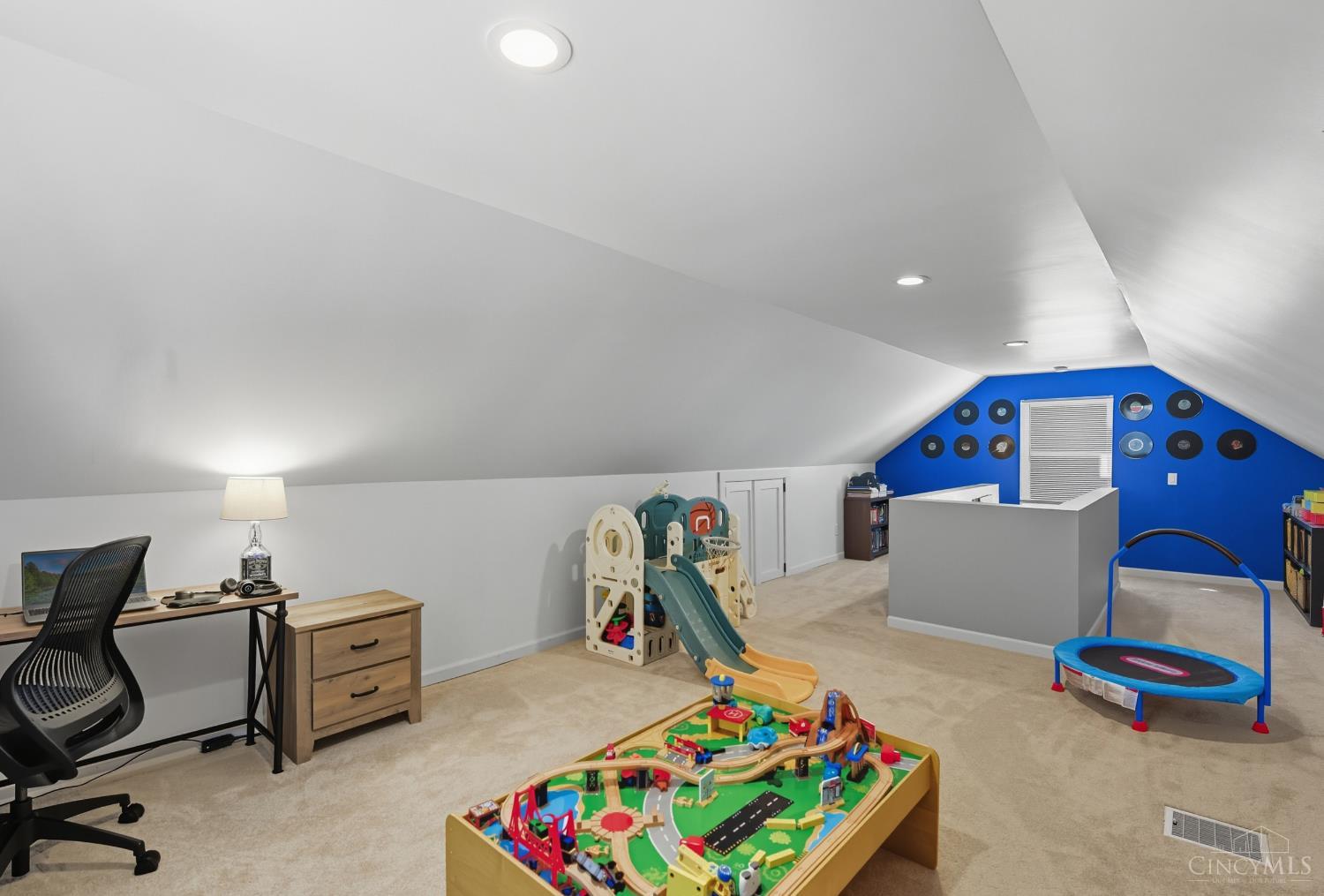 6909 Lois Drive