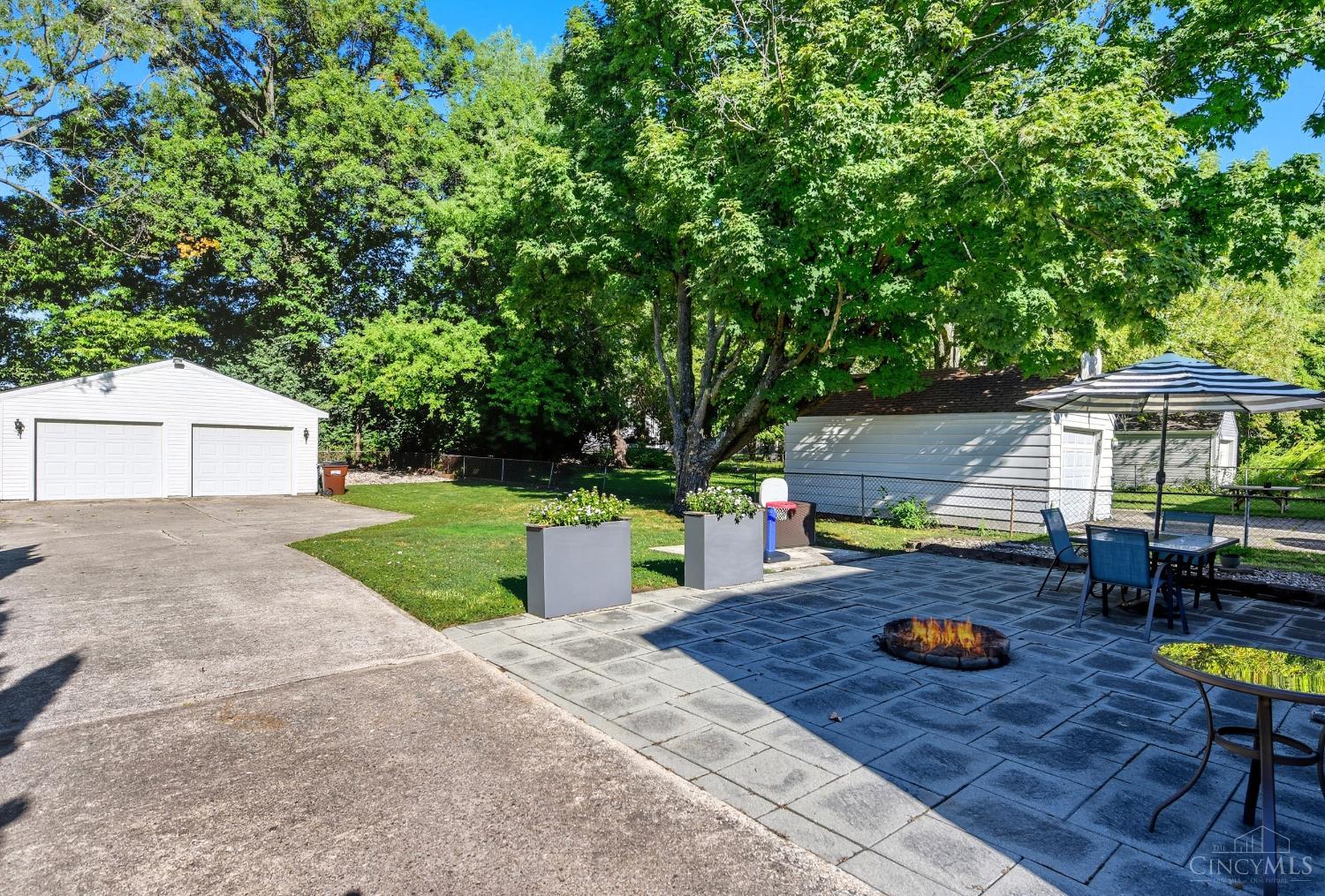 6909 Lois Drive