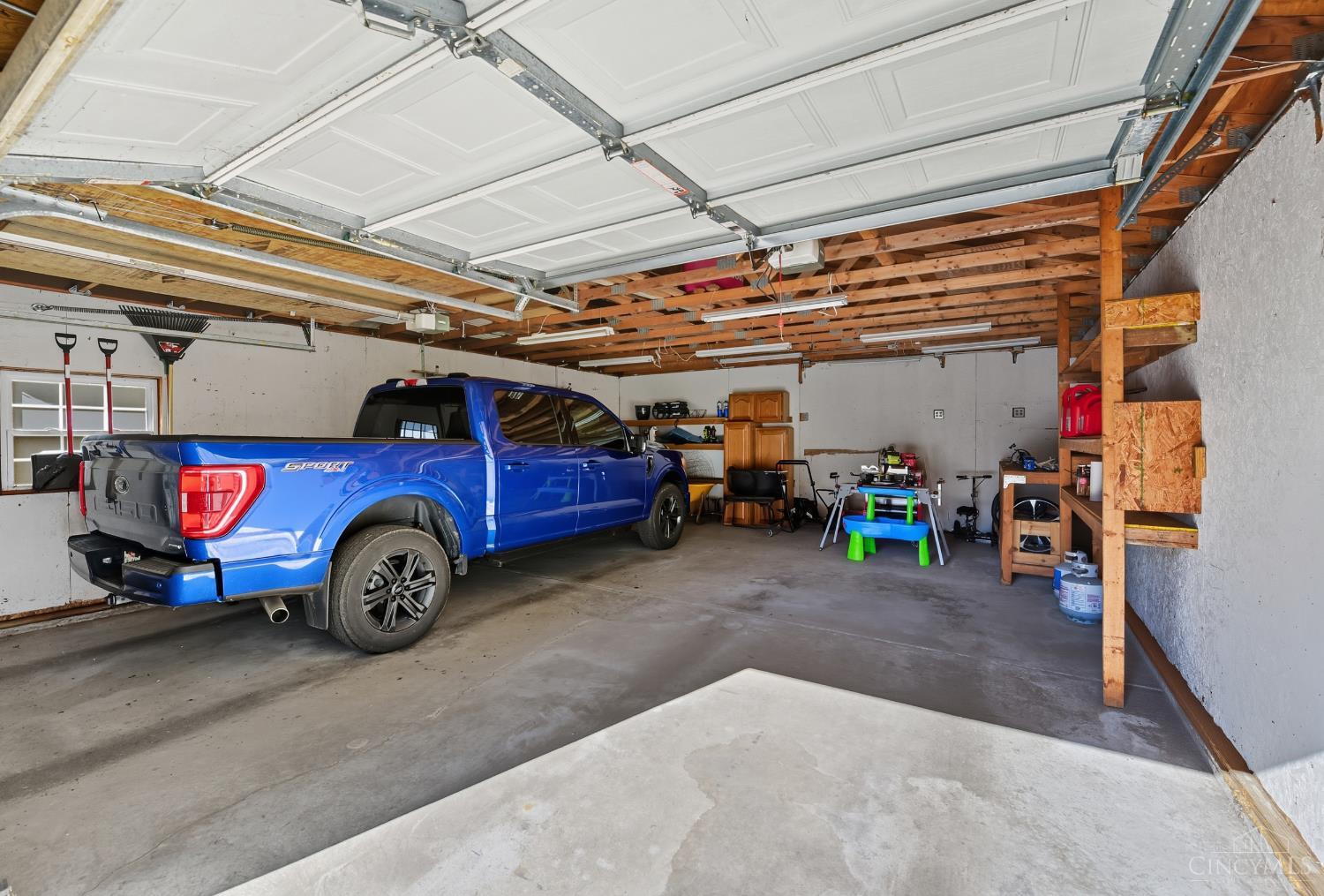 6909 Lois Drive