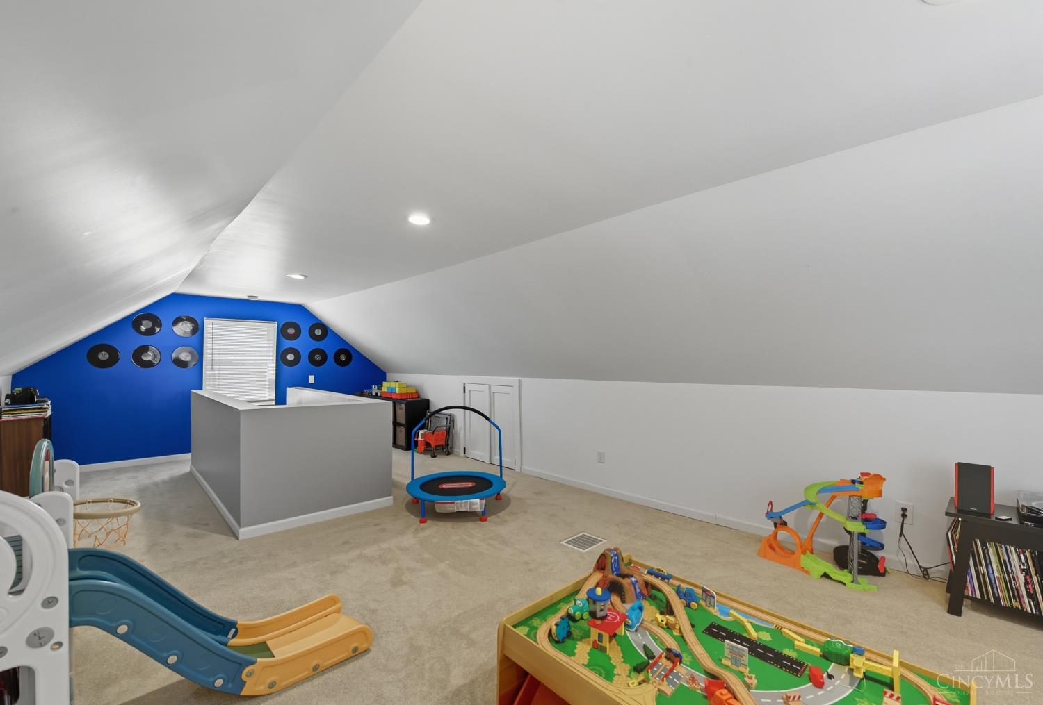 6909 Lois Drive