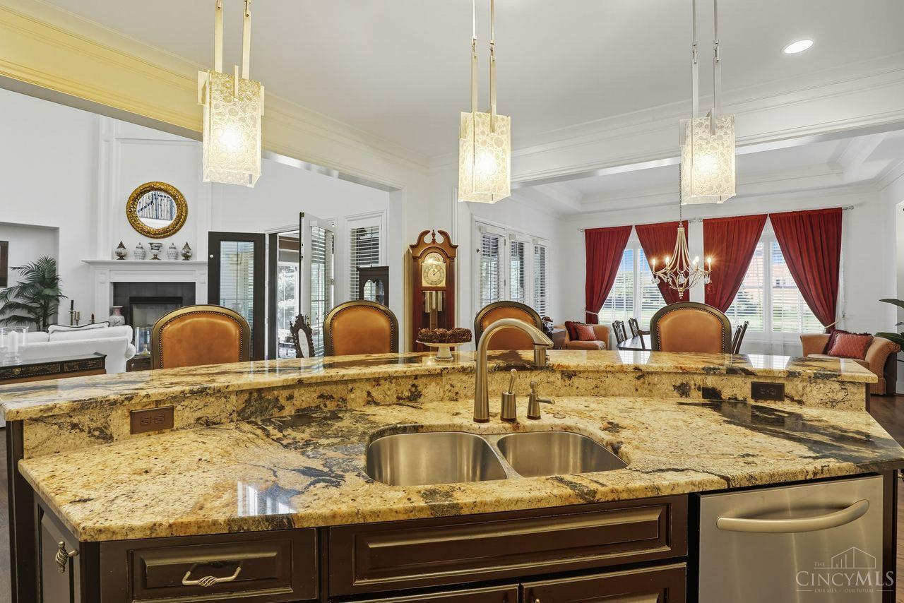 5369 North Shore Place