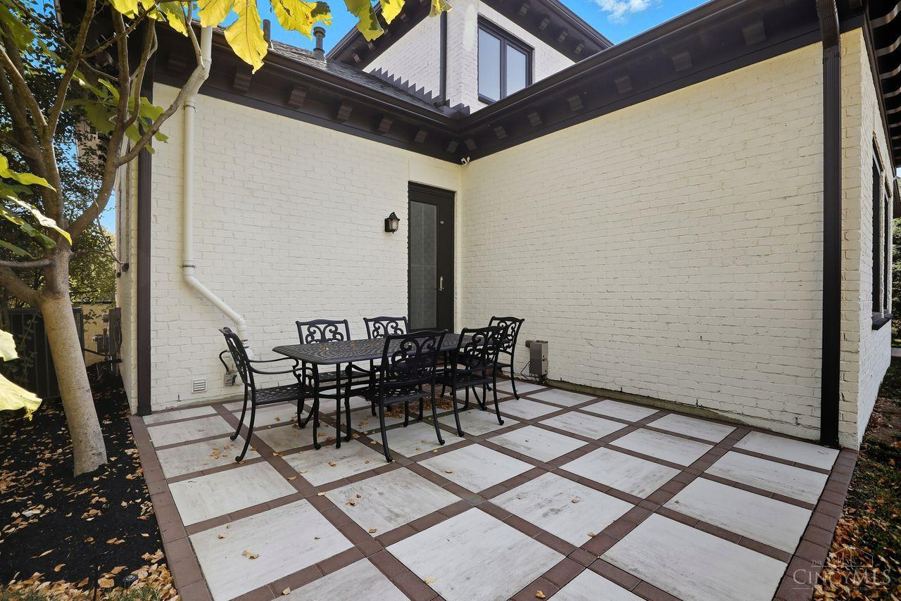 5369 North Shore Place