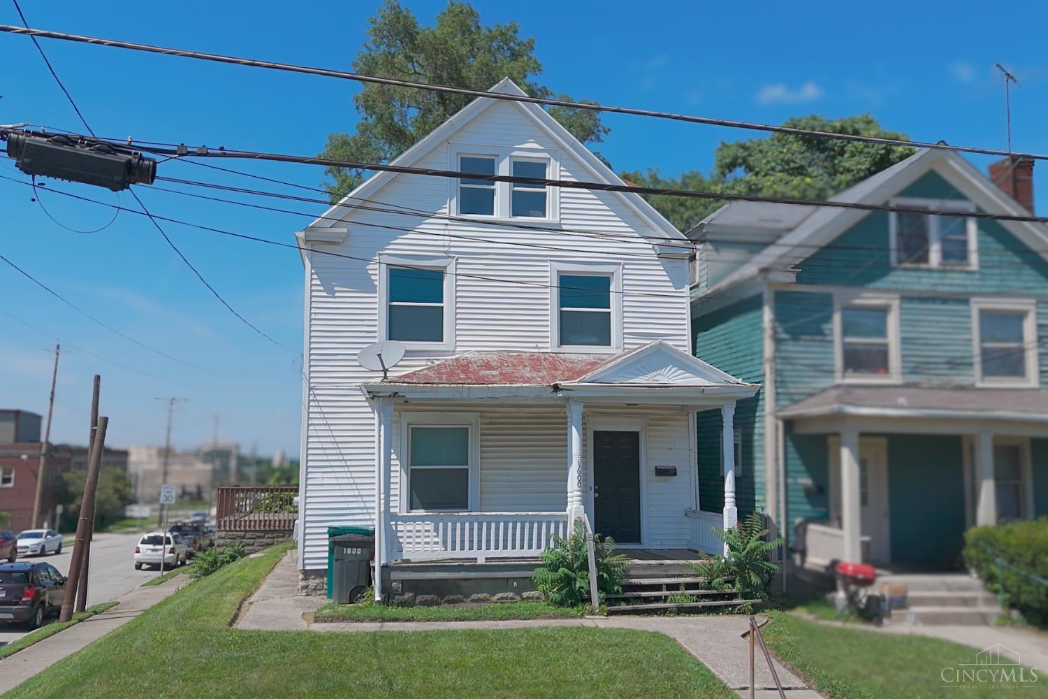 1600 Brewster Avenue