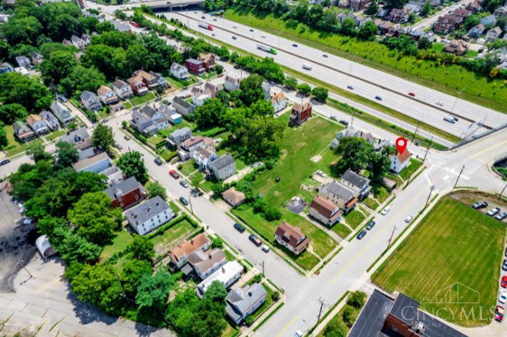 1600 Brewster Avenue