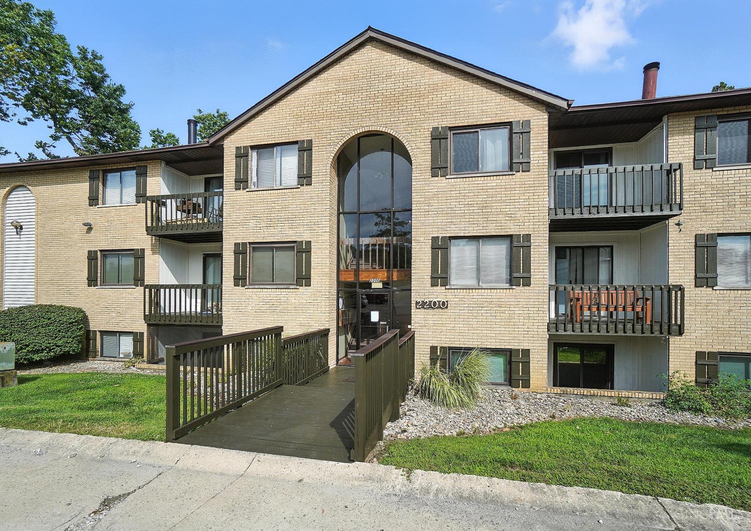 2200 Augusta Boulevard 126