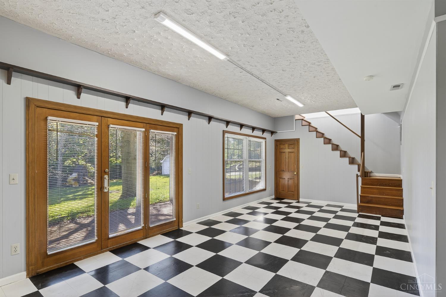 2207 Rolling Hills Boulevard