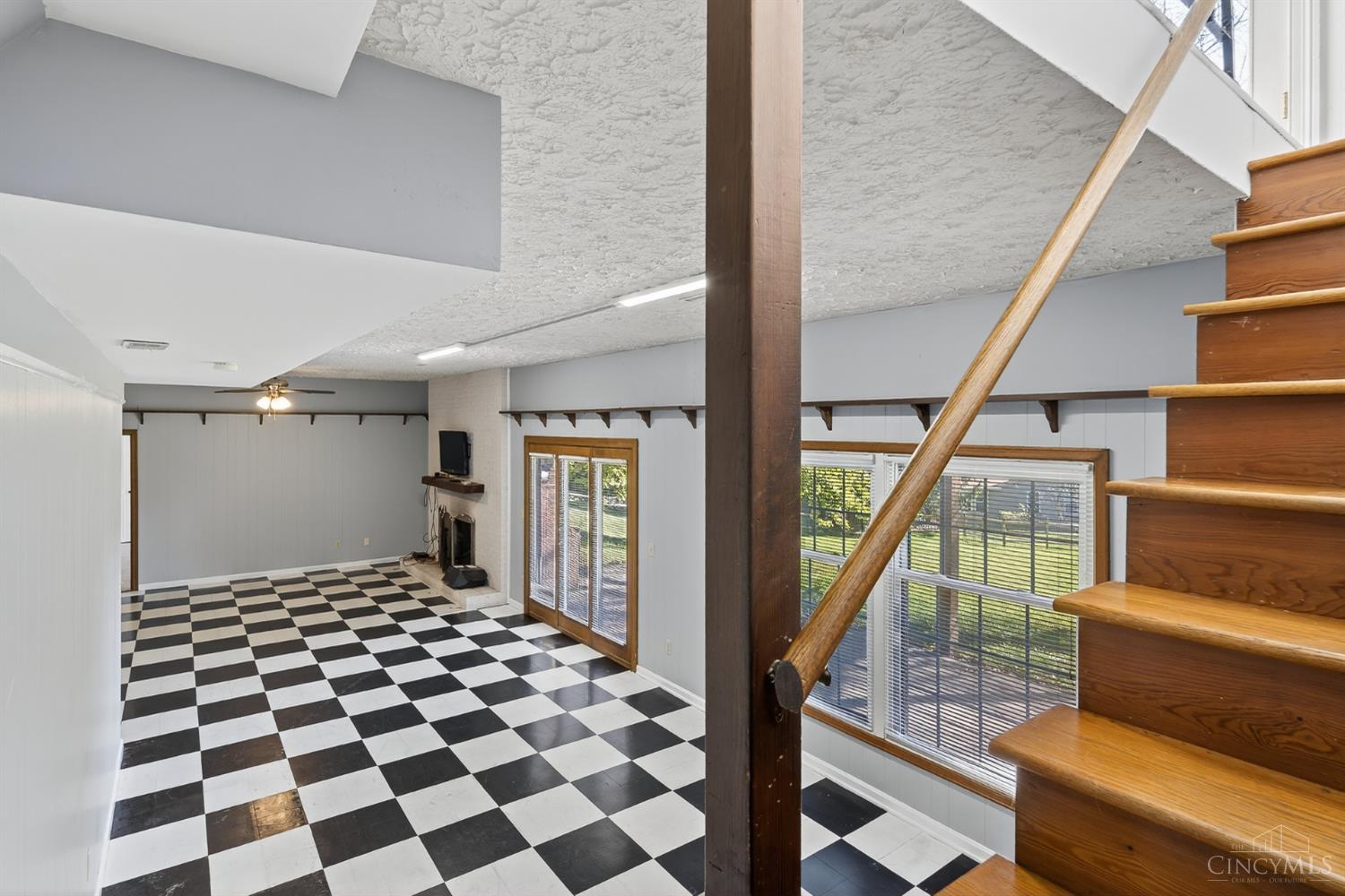 2207 Rolling Hills Boulevard