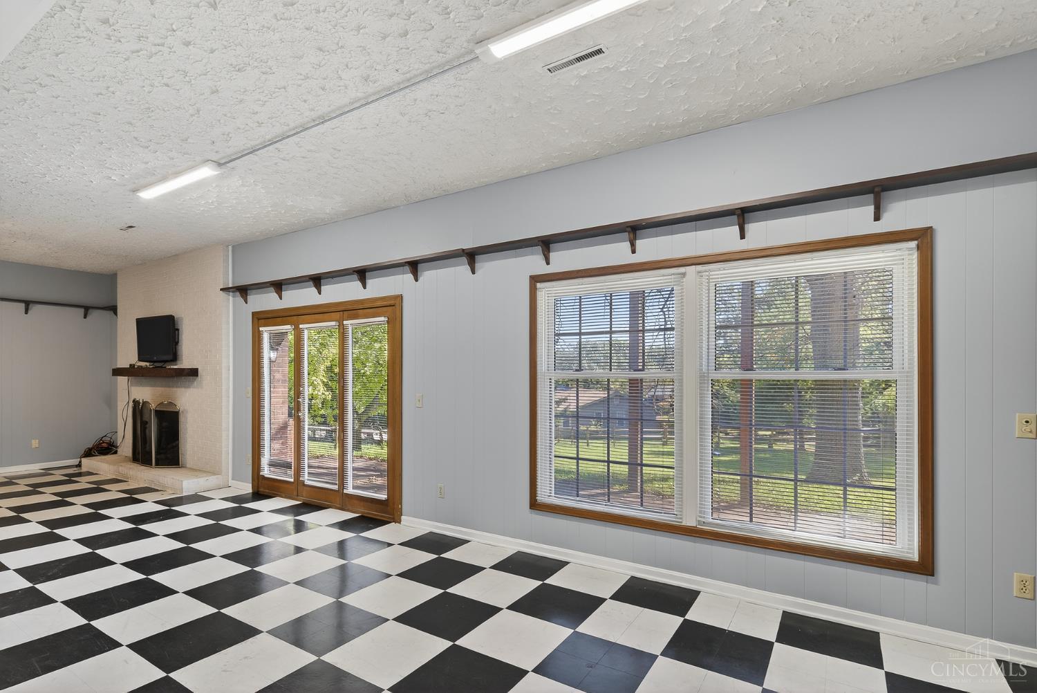 2207 Rolling Hills Boulevard