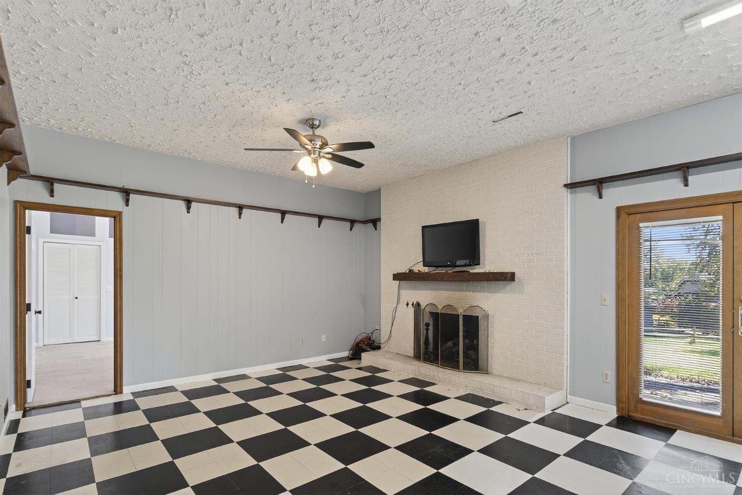 2207 Rolling Hills Boulevard