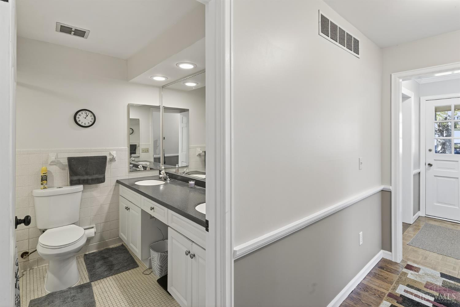 2207 Rolling Hills Boulevard