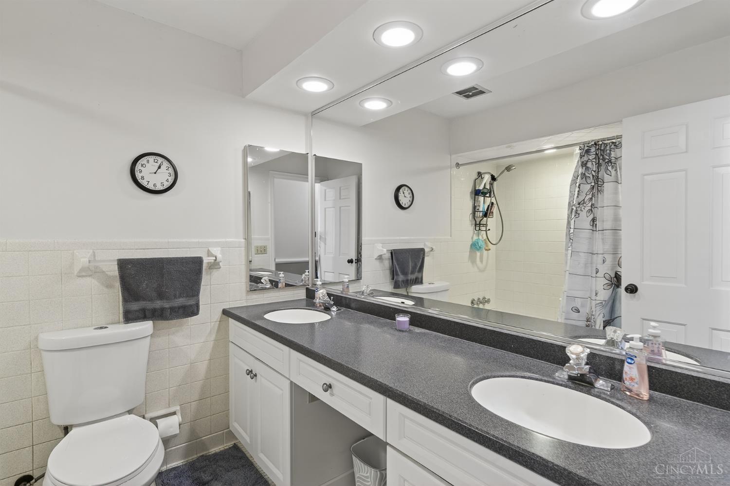 2207 Rolling Hills Boulevard