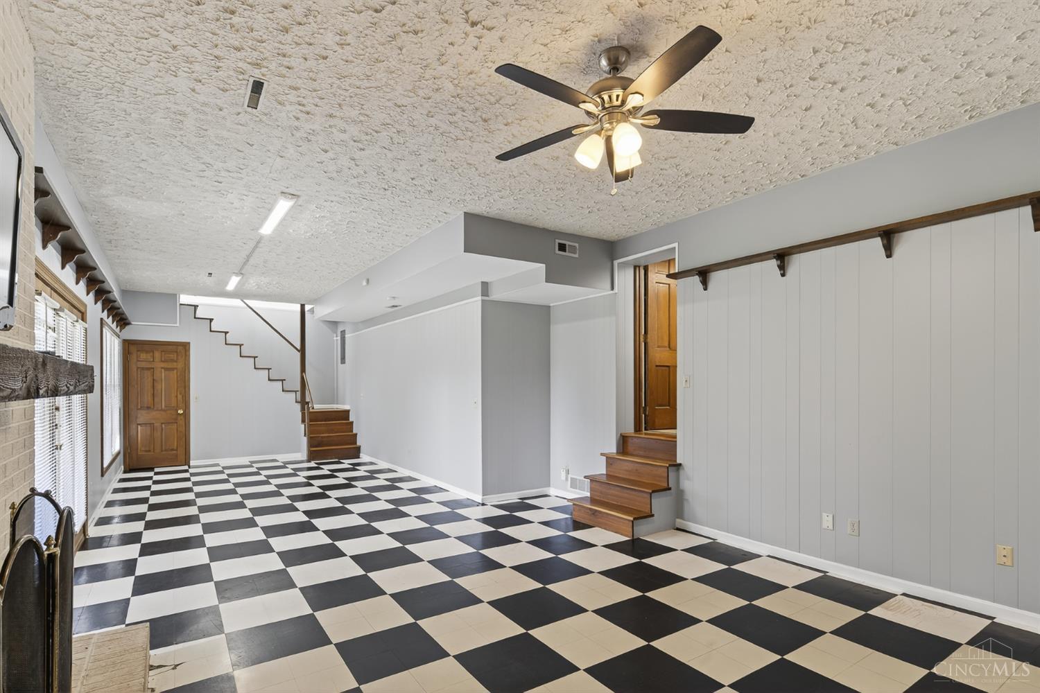 2207 Rolling Hills Boulevard