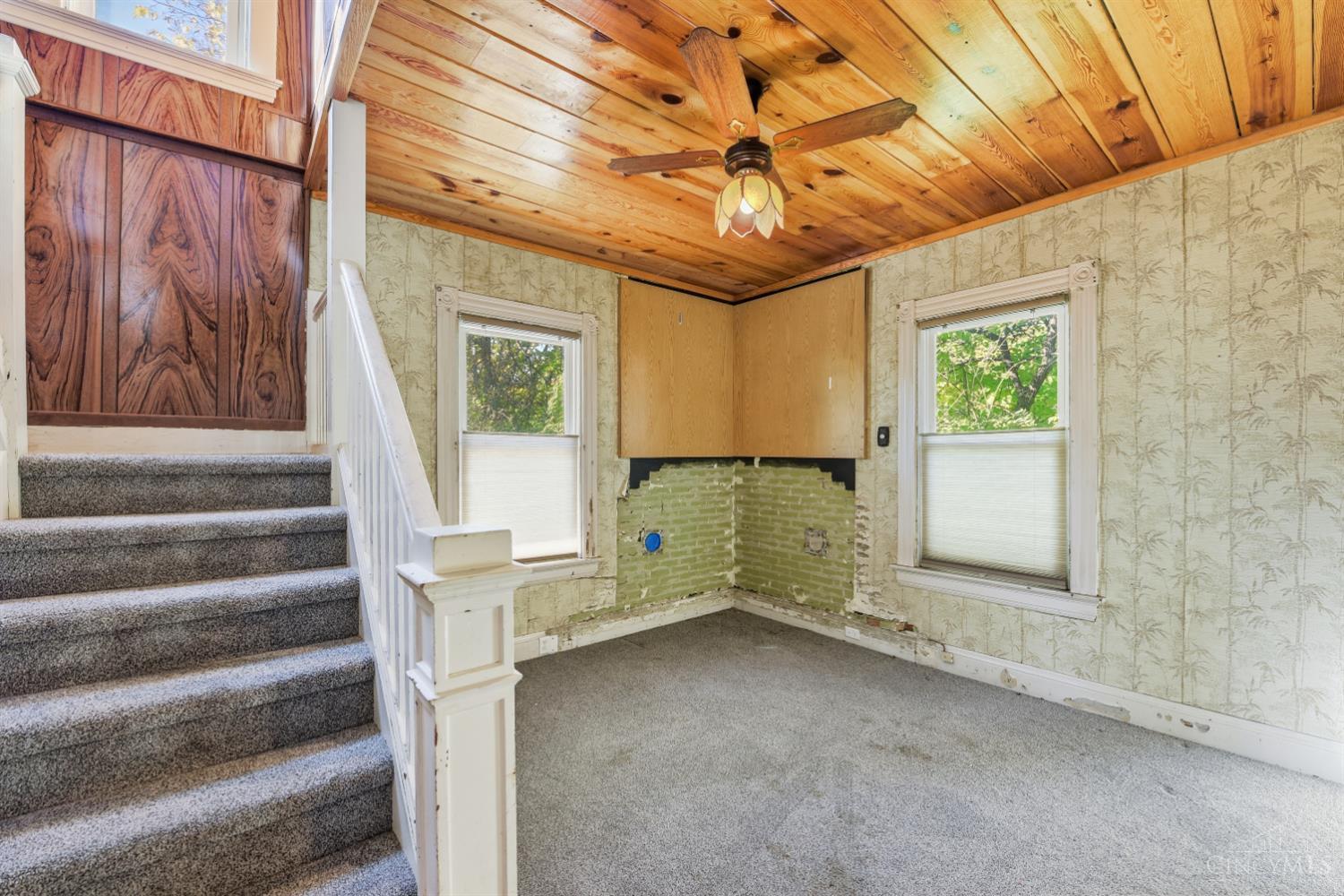 103 W Sharon Road
