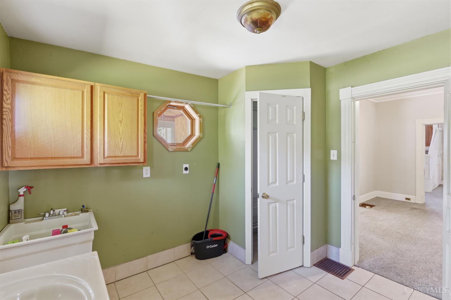103 W Sharon Road