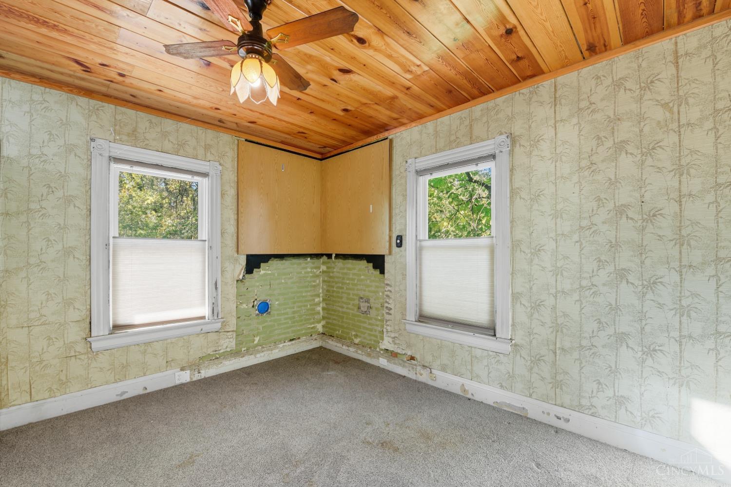 103 W Sharon Road