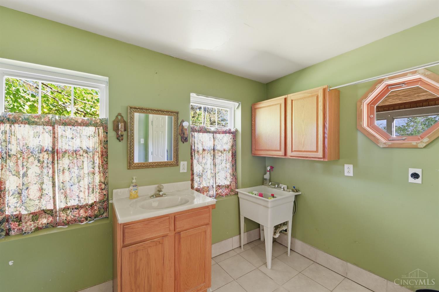 103 W Sharon Road