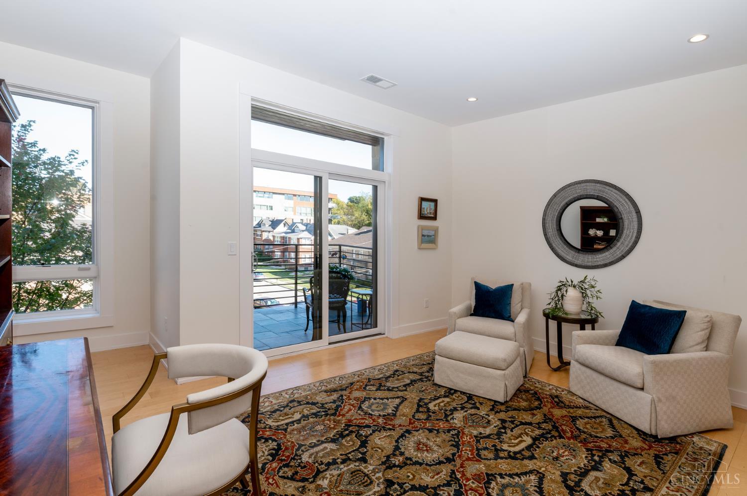 2770 Observatory Avenue 204