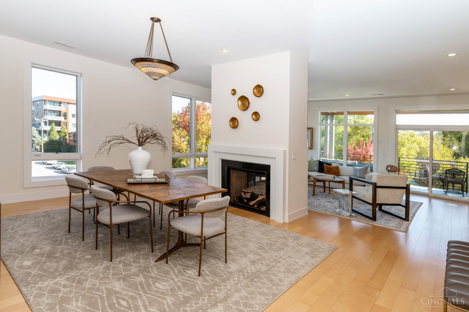 2770 Observatory Avenue 204