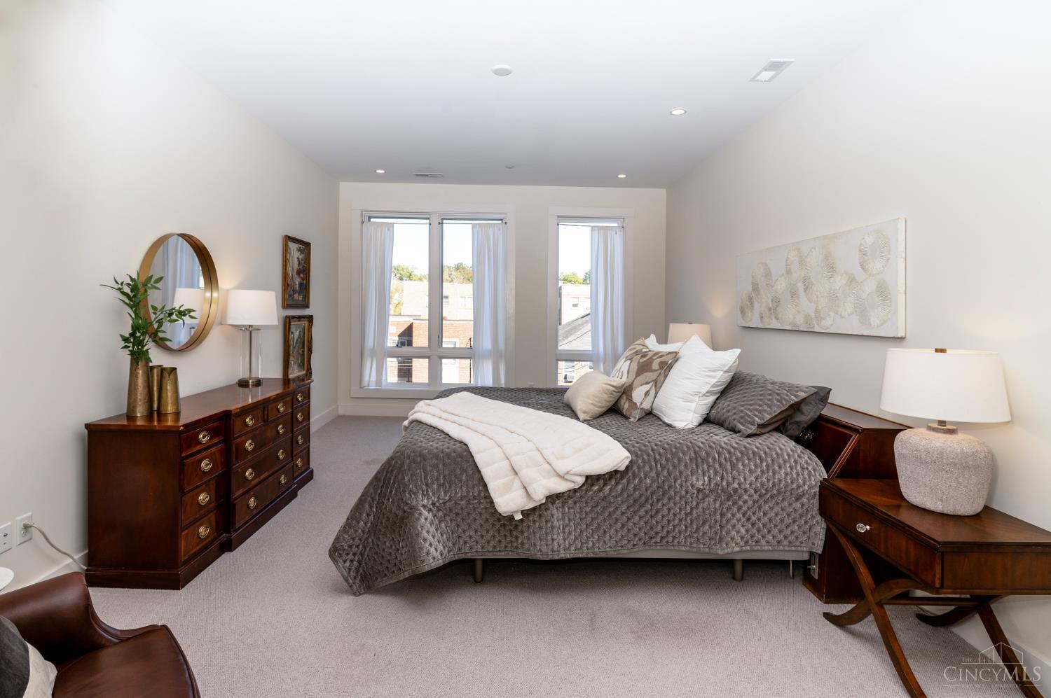 2770 Observatory Avenue 204