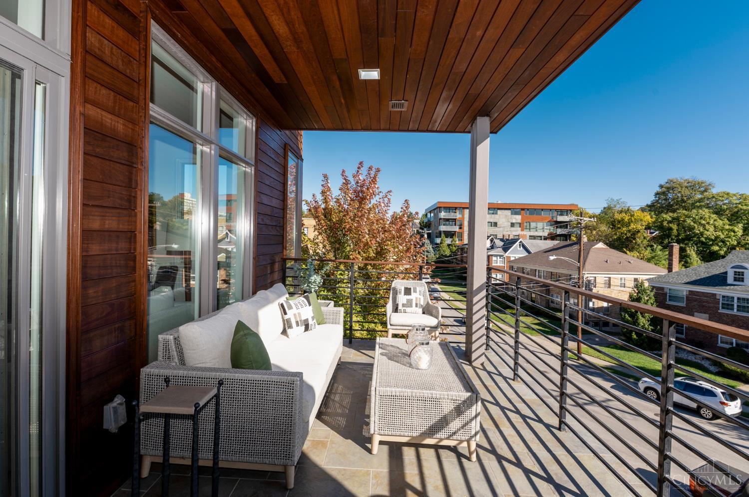 2770 Observatory Avenue 204