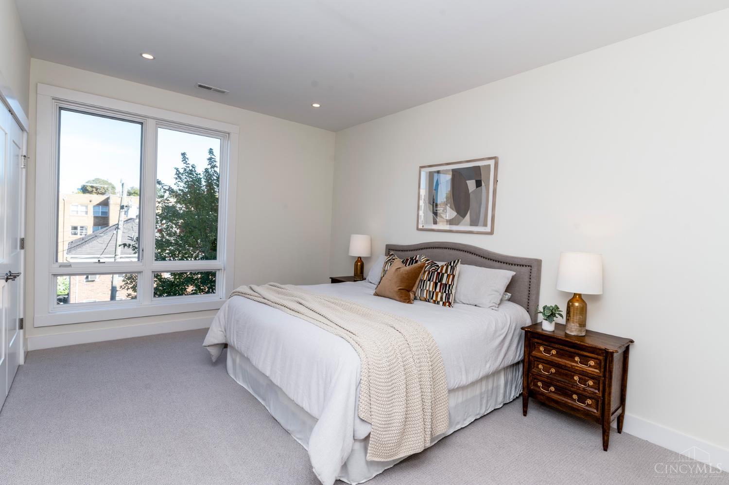 2770 Observatory Avenue 204