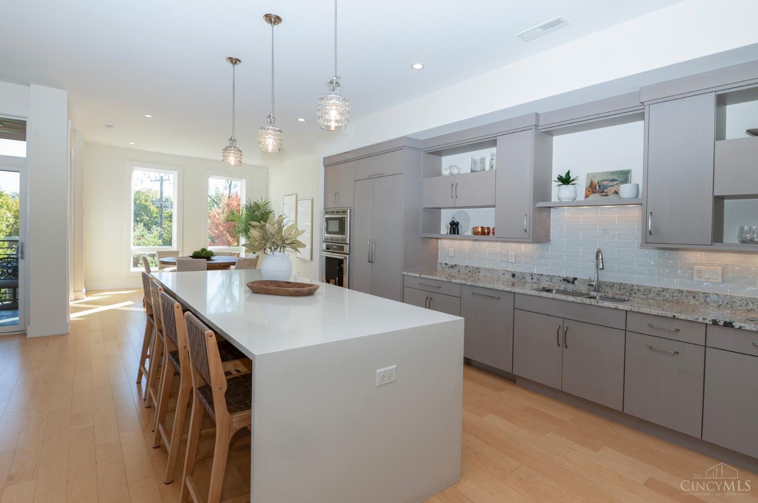 2770 Observatory Avenue 204