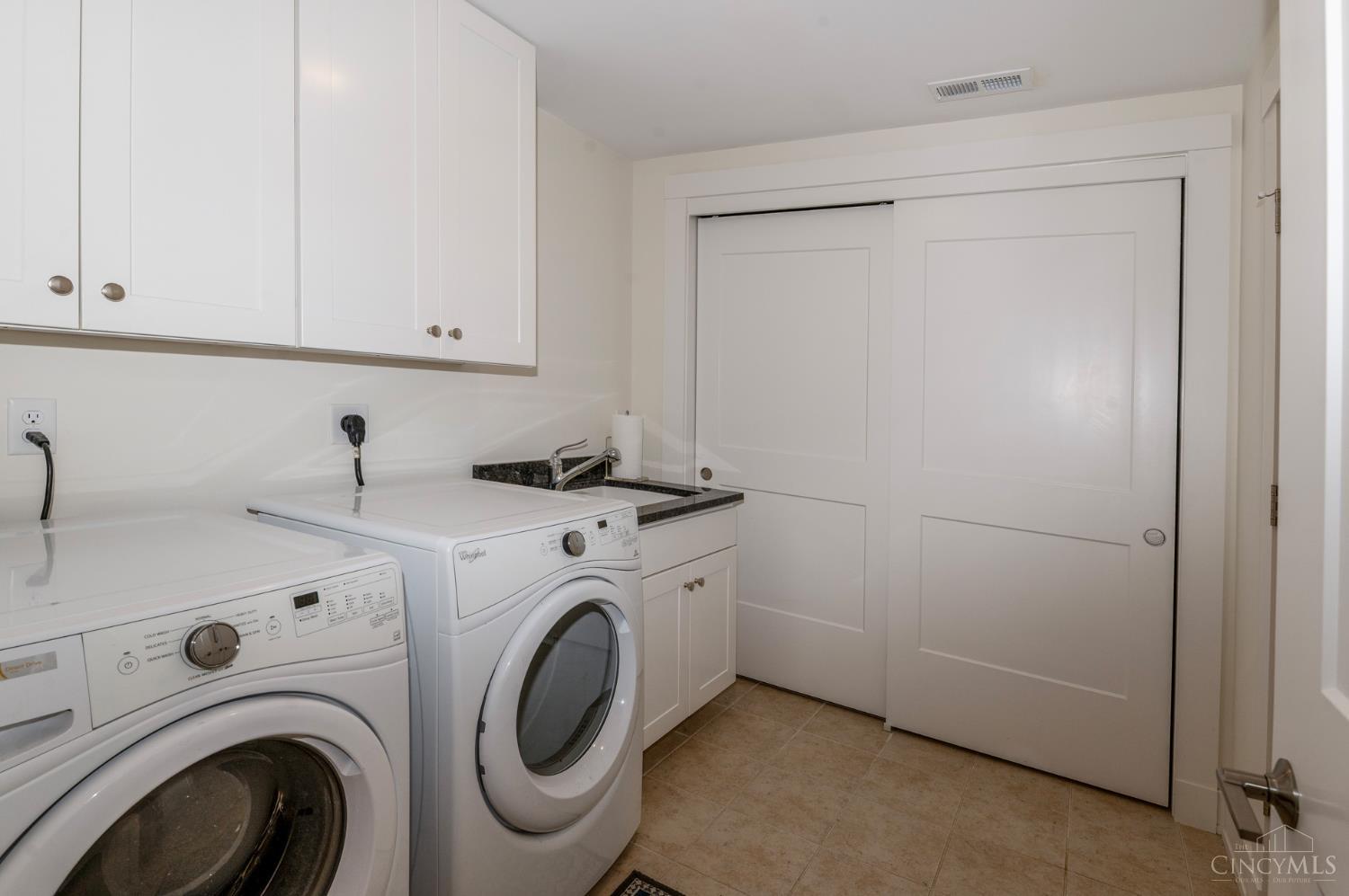 2770 Observatory Avenue 204