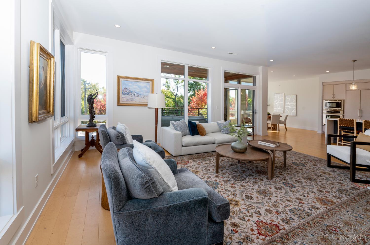 2770 Observatory Avenue 204