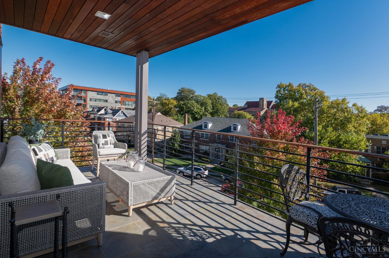 2770 Observatory Avenue 204