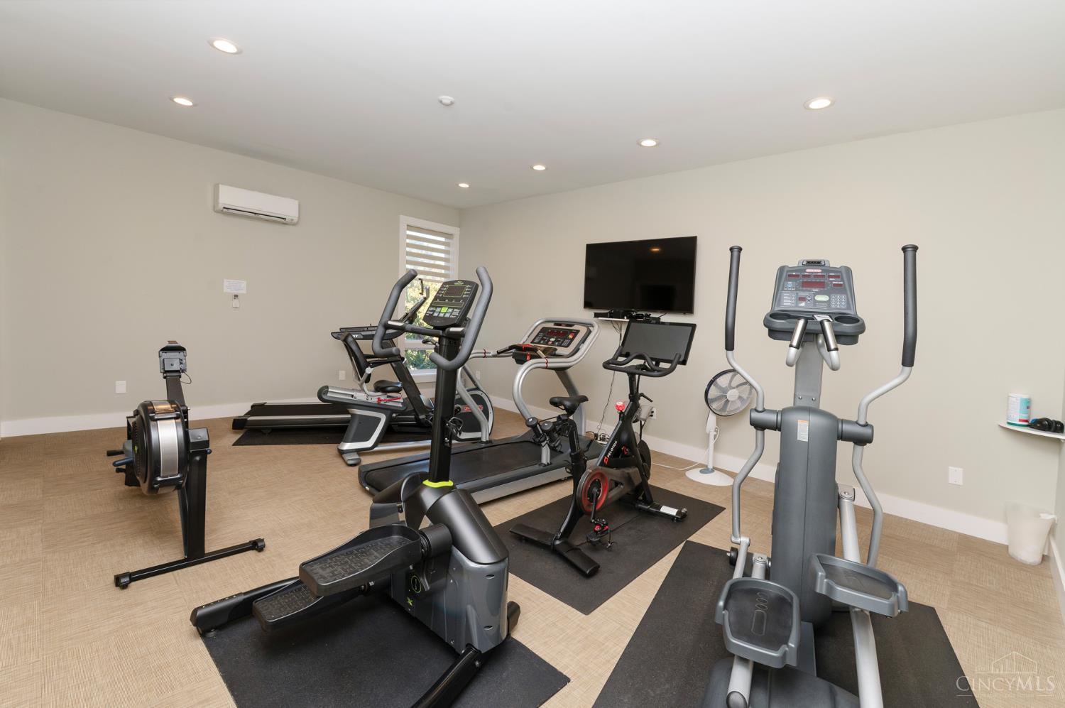 2770 Observatory Avenue 204