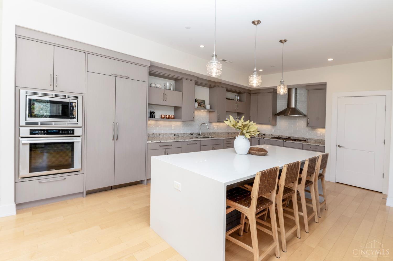 2770 Observatory Avenue 204