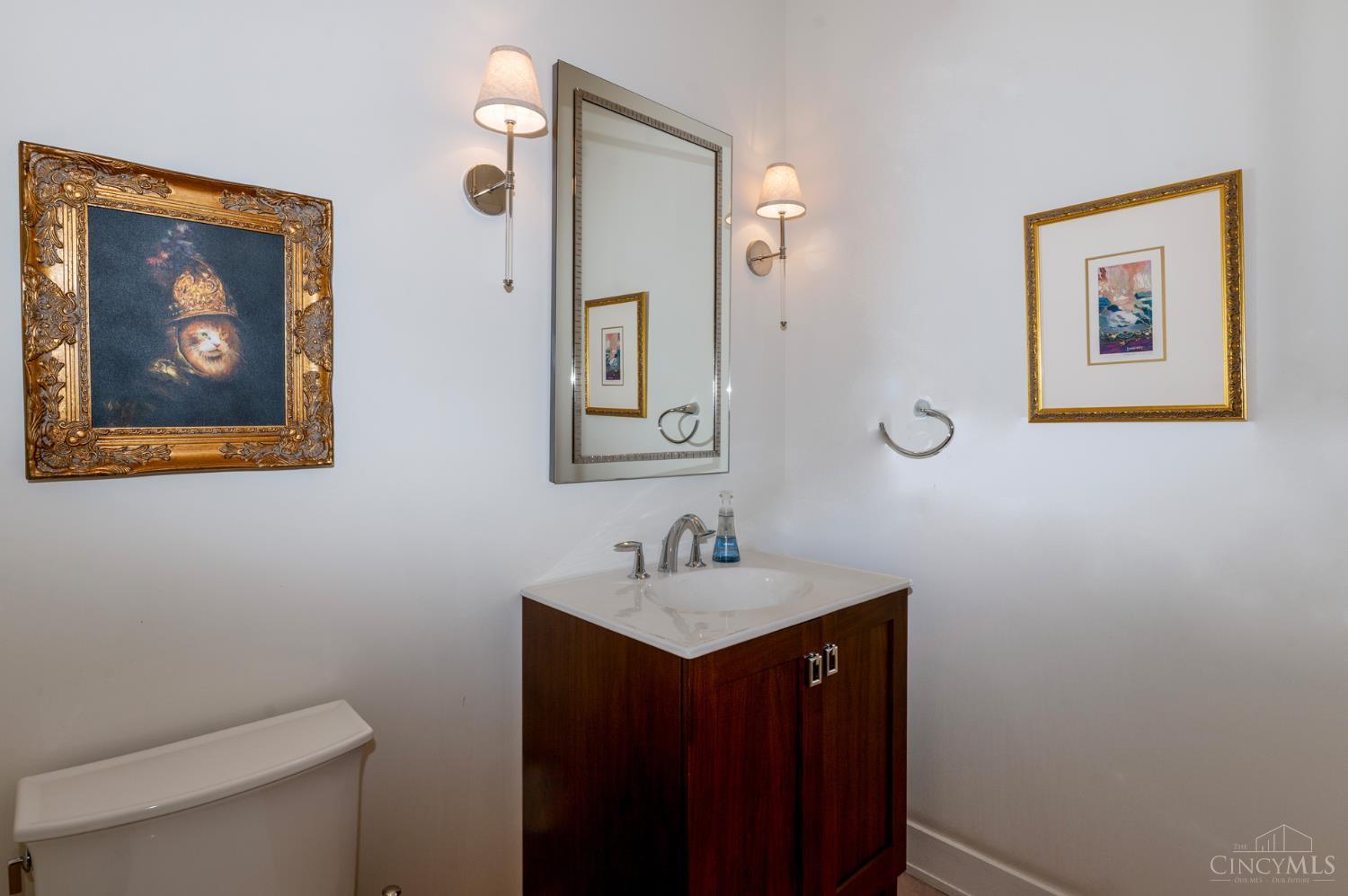 2770 Observatory Avenue 204