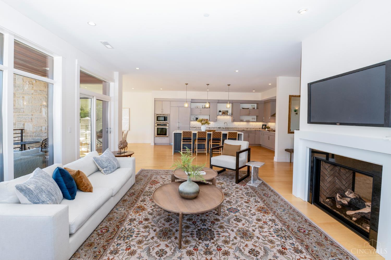 2770 Observatory Avenue 204